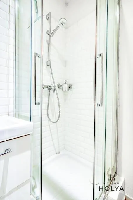 Apartment Le Studieux - A Oberkampf - 82b *